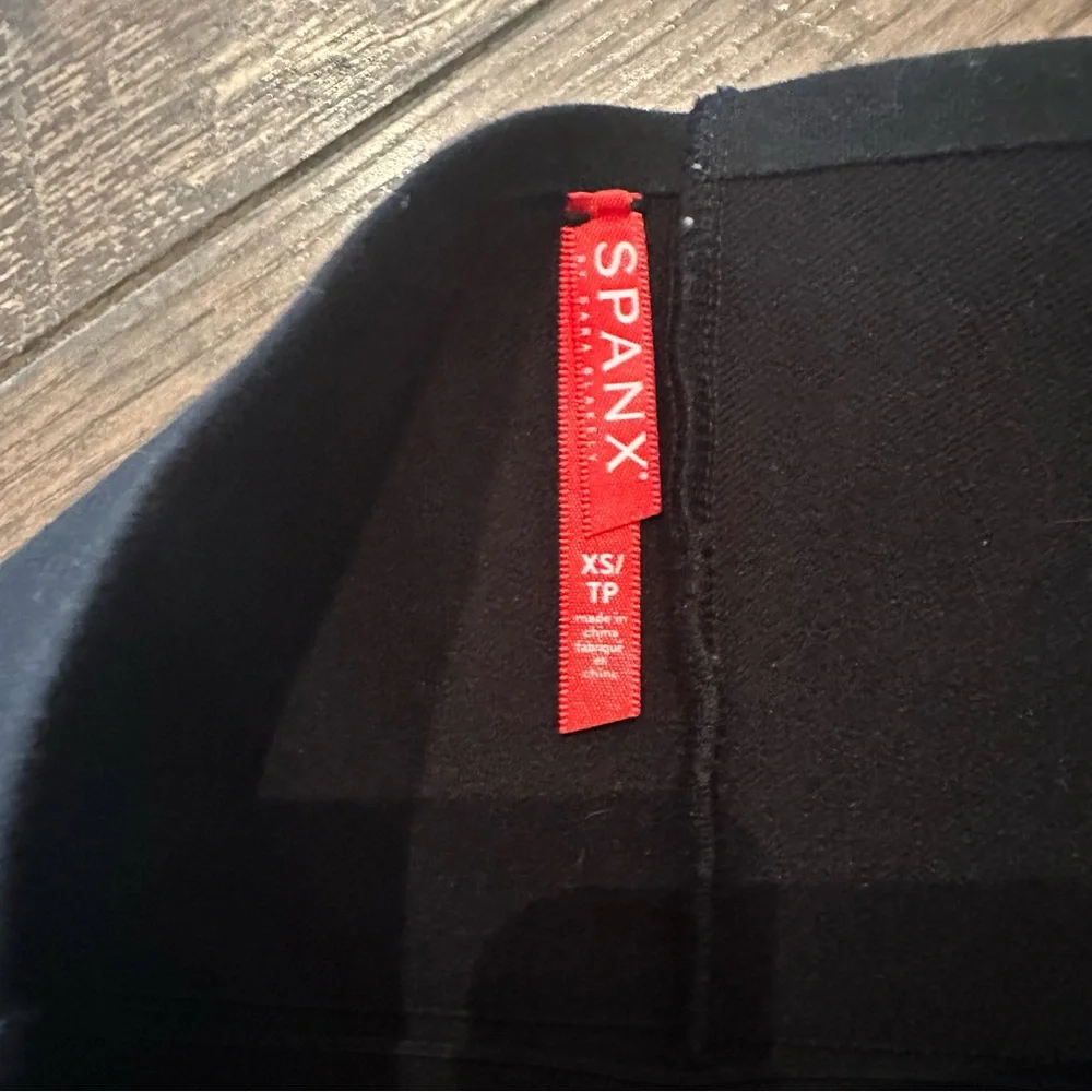 Spanx Black Crop Leggings‎ Size XS